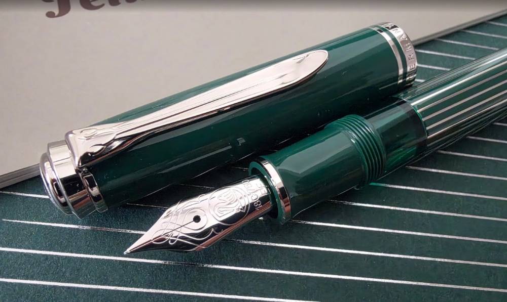 Pelikan Souverän M815 Metal Striped Green Fountain Pen 
